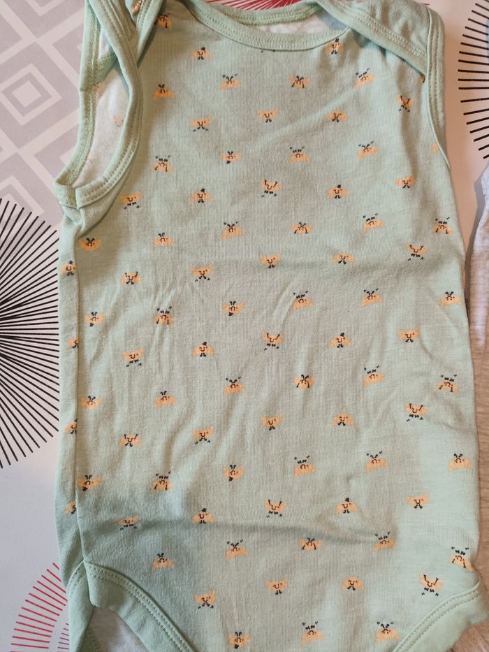Lot 3 bodies débardeur 👦 taille 12 mois comme neuf - photo numéro 5
