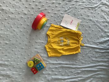 teeshirt manches courtes jaune impression devant lapins 9 mois vertbaudet