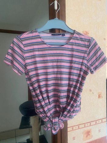 TEE shirt femme taille 38 très bon etat