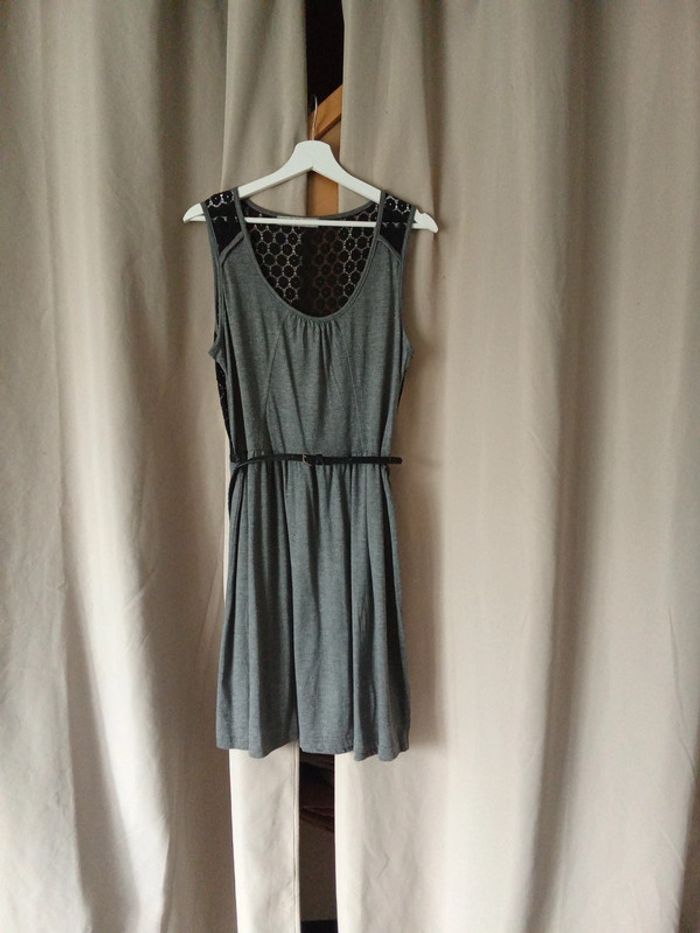 Robe grise ceintrée et dos ajouré Cache-Cache taille 42