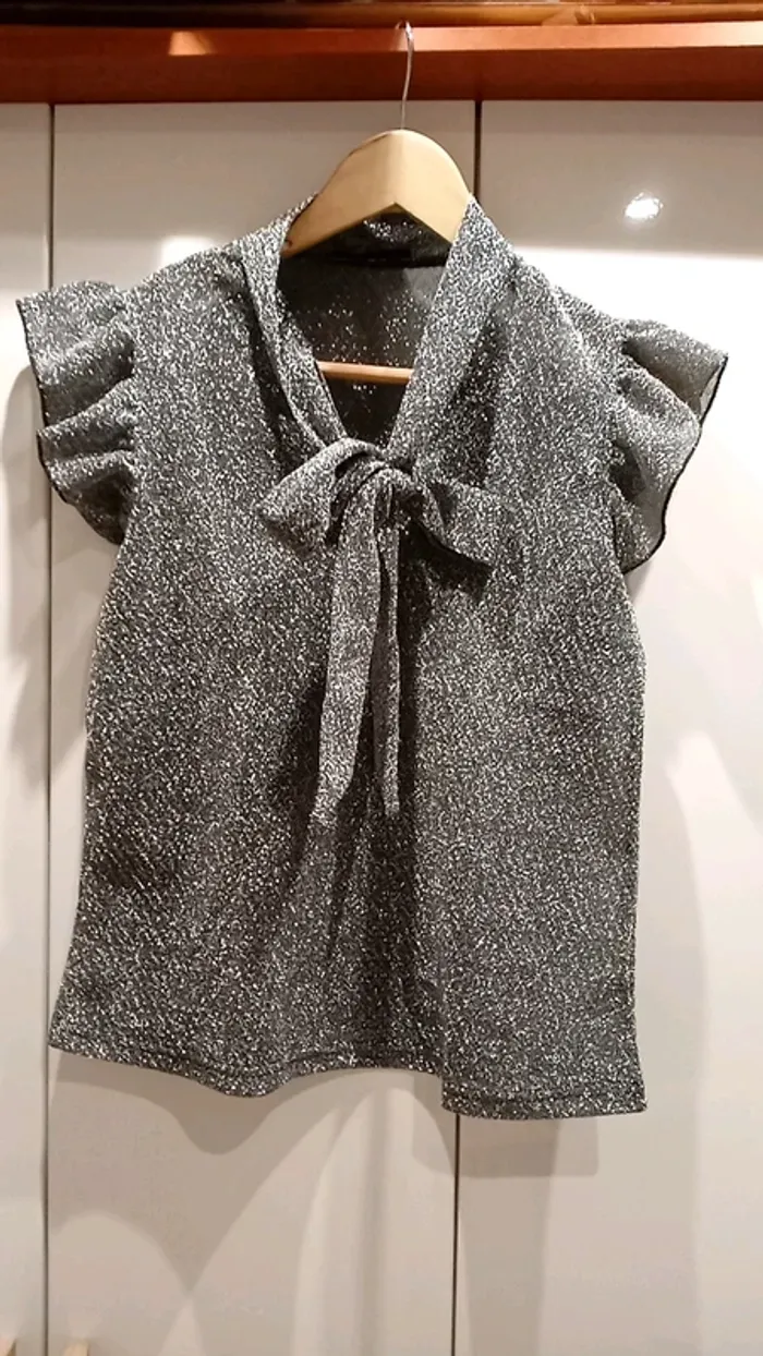 Top gris argenté