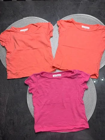 Lot de 3 t-shirts courts fille – Taille 4 ans – Très bon état