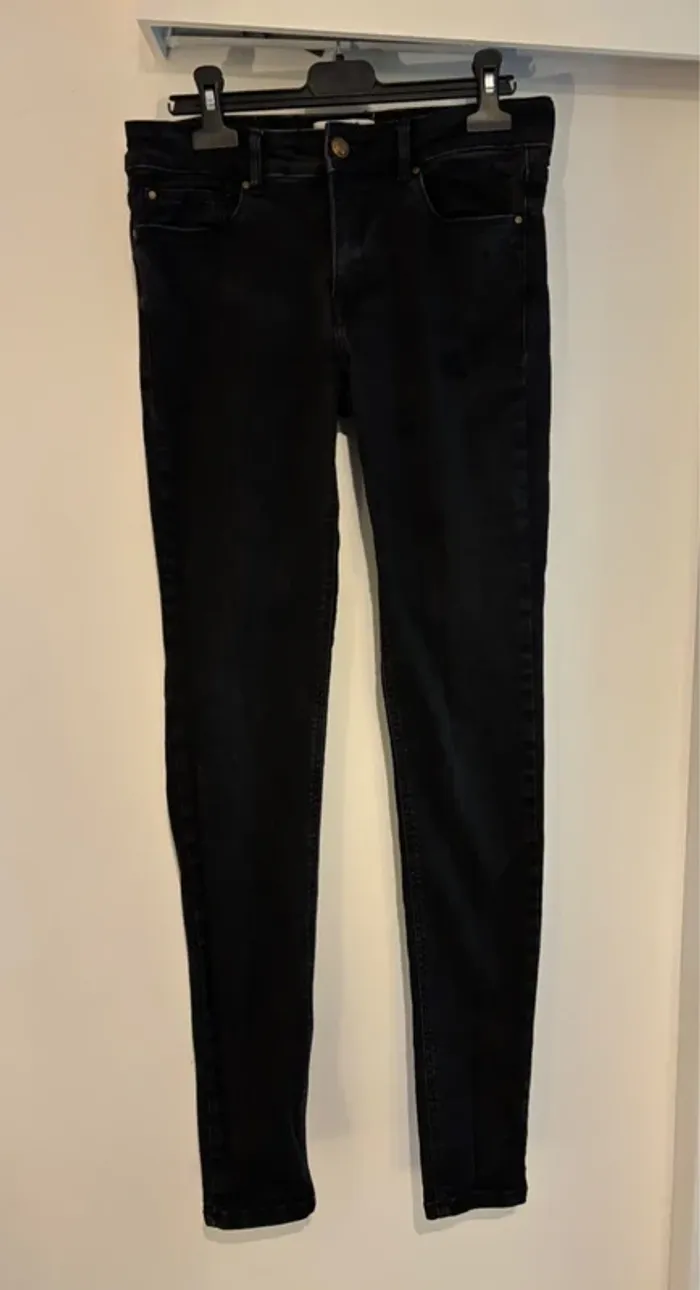 Jean noir Mango T36 en très bon état - photo numéro 2