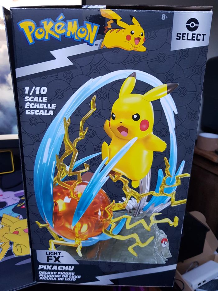 Pokémon Light-Up FX Deluxe Statue Pikachu - photo numéro 5