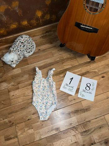 Maillot blanc fleuri très bon d’été porté une fois TAO18 mois/80cm