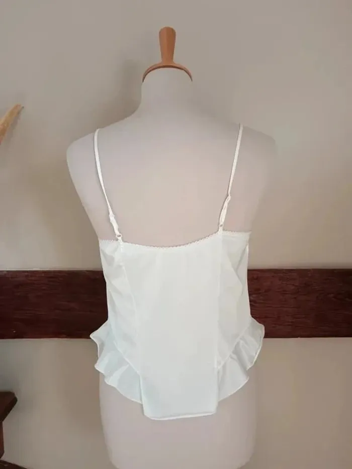 Débardeur blanc dentelle blanche volants - photo numéro 7