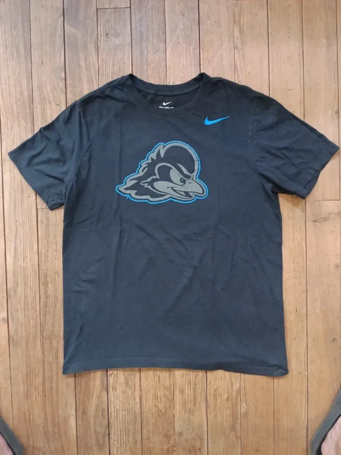 T-shirt Delaware fightin'Blu hens NCAA basketball nike