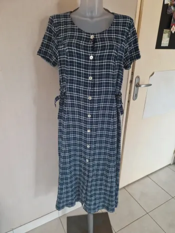 Magnifique robe longue taille 40 très bon état chryselia