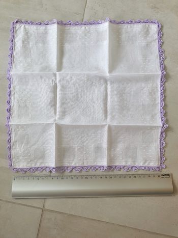 Mouchoir en tissu brodé main