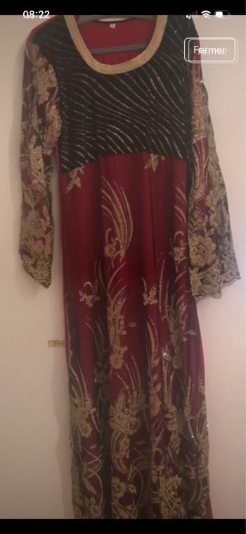 Robe rouge or paillettes neuve