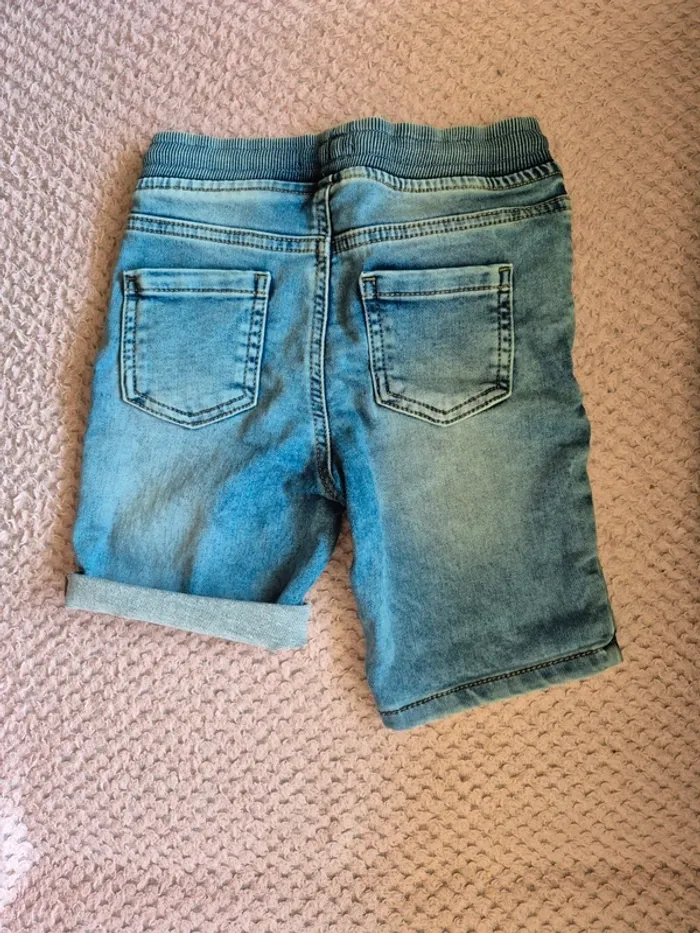 Short en jeans 4/5ans 110cm, Primark, neuf - photo numéro 2