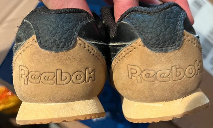 Jolie paire de baskets Reebok T. 22 garçon - photo numéro 7