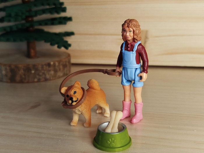 Set de figurines Fillette et chiot Shiba inu