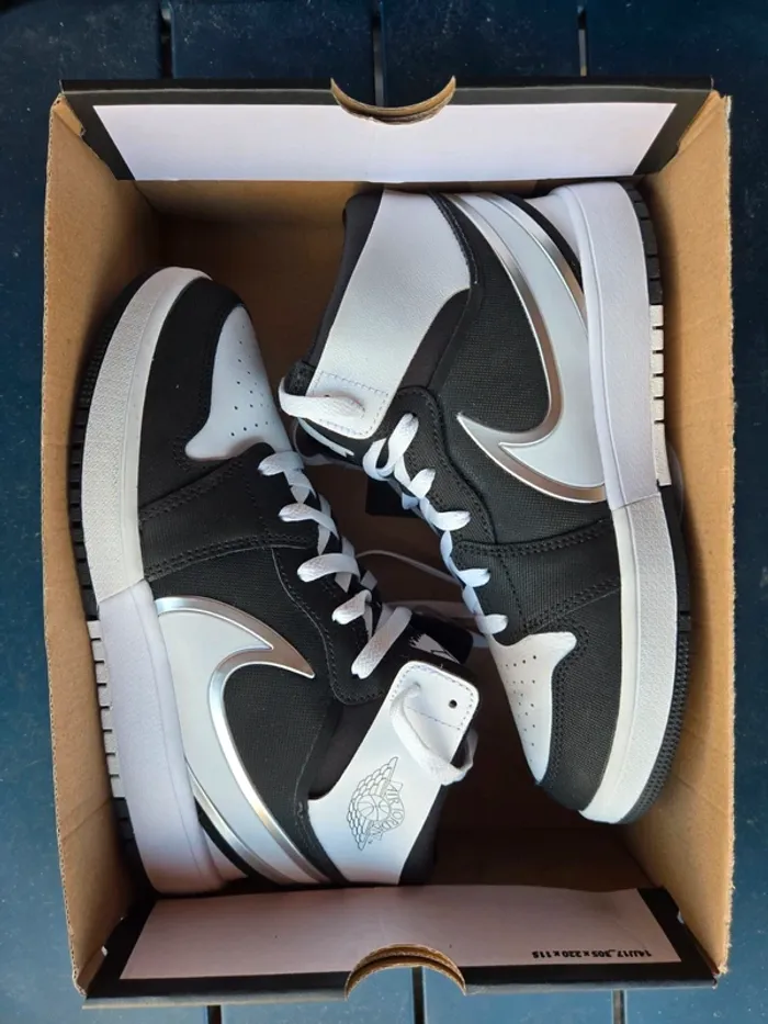 Nike air Jordan 1 mid rm easy taille 40 neuves
