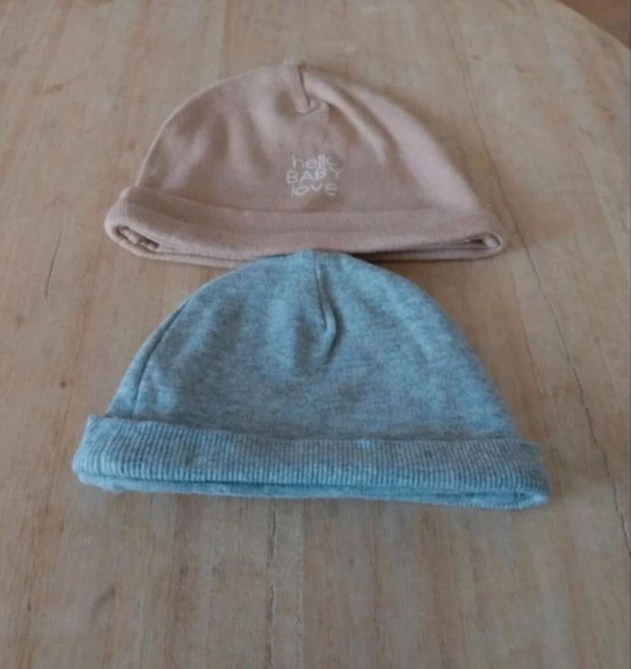 2 bonnets bébé