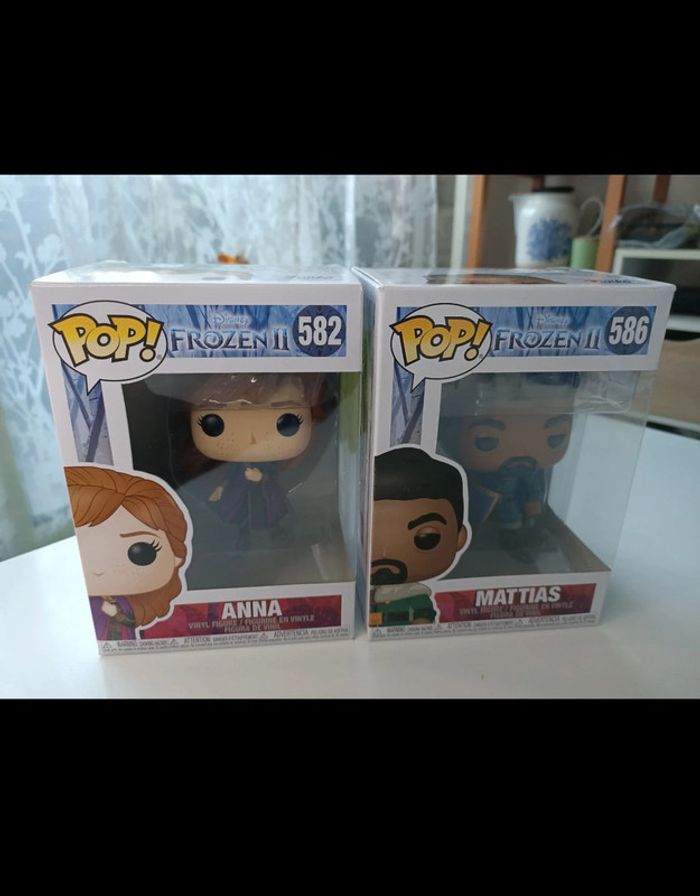 Lot de 2 Figurines Funko pop Disney frozen 2 : n°586 Mattias et n°582 Anna