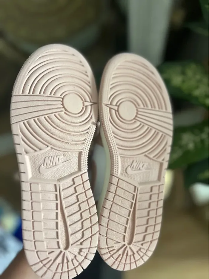 Jolie paire de sneakers Air Jordan pointure 35.5 - photo numéro 7