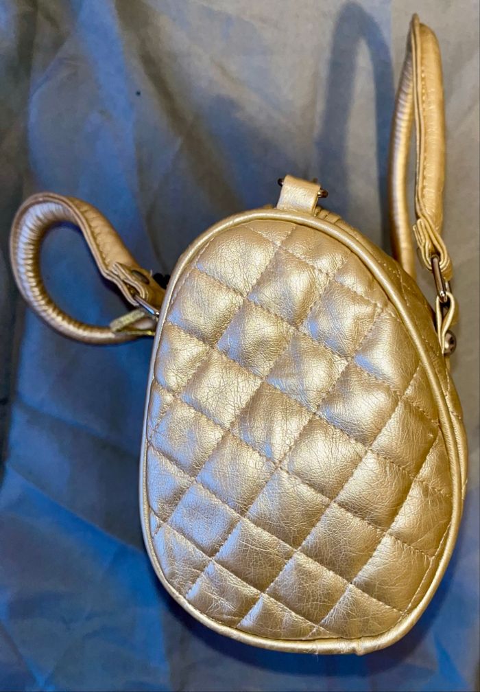 Sac à main doré matelassé avec accessoires - Très bon état - photo numéro 4
