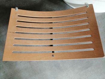 étagère en bois clair Ikéa