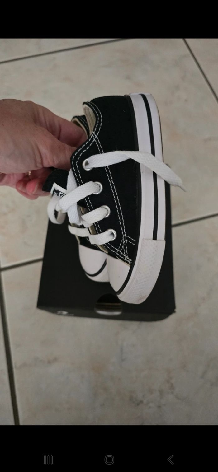 🥰😍🤩 Baskets CONVERSES Pointure 22 unisex (mises 1h)!!🥰🤩 - photo numéro 5