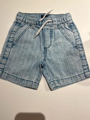 Short en jean kiabi taille 3 ans
