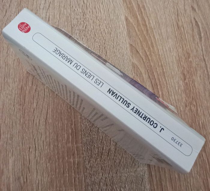 J. Courtney Sullivan 🪅 Les liens du mariage - photo numéro 3