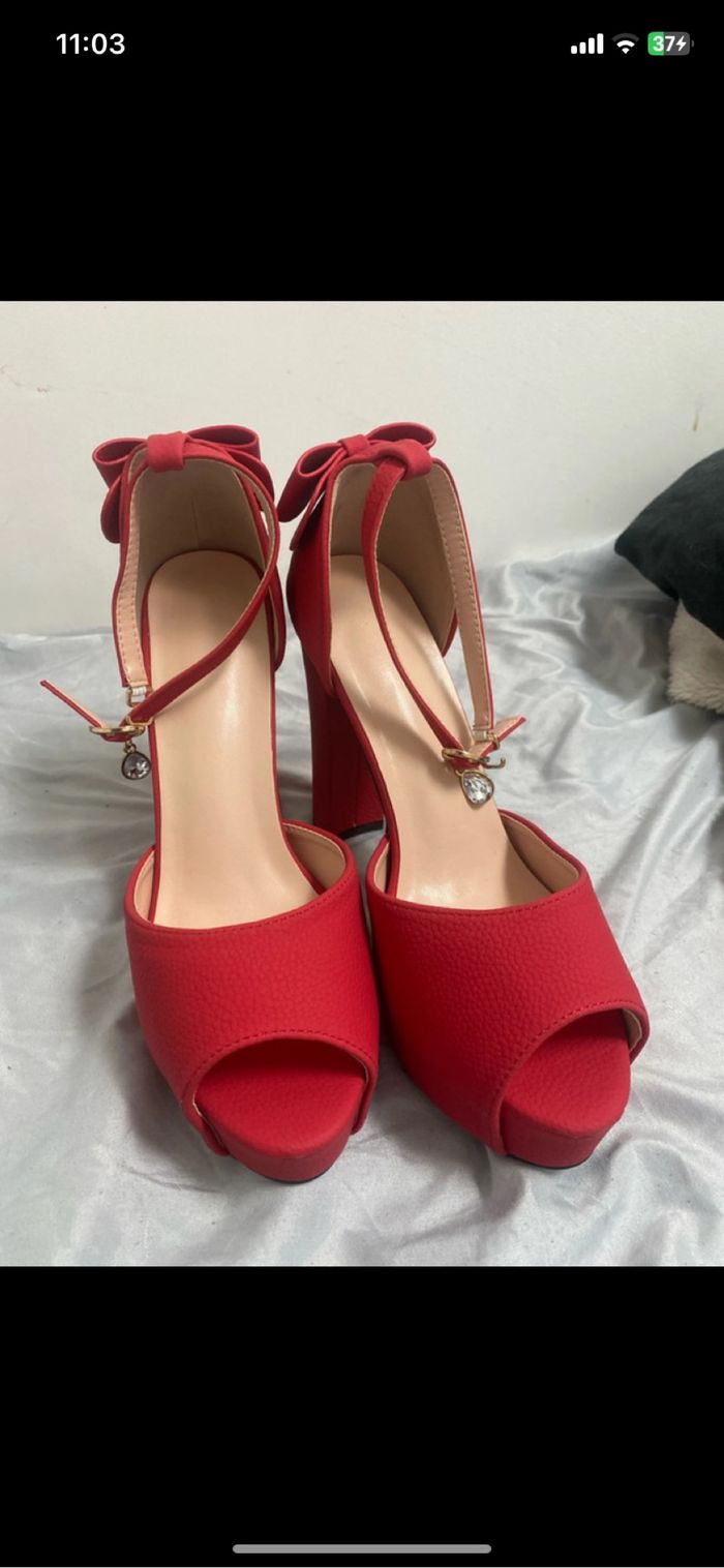 Talon rouge SHEIN