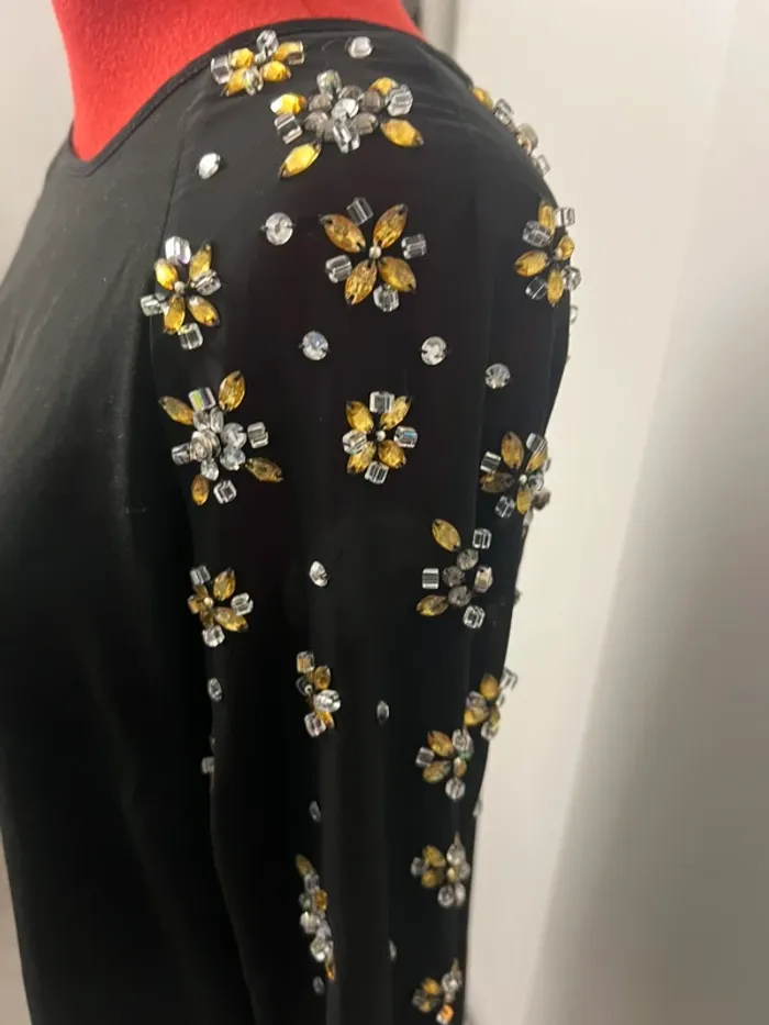 Robe noire détails strass blanc et jaune et voile H&M - photo numéro 3