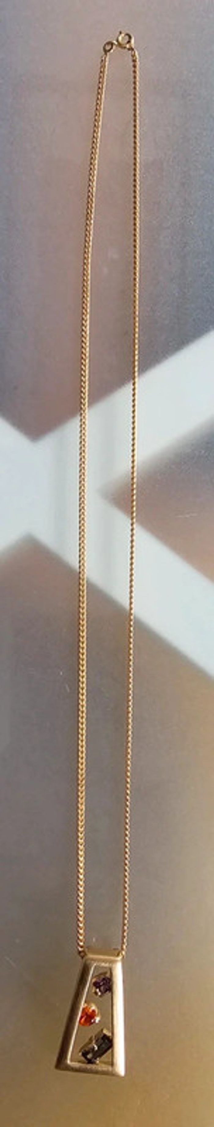 Collier doré très bon état longueur 34,5 cms