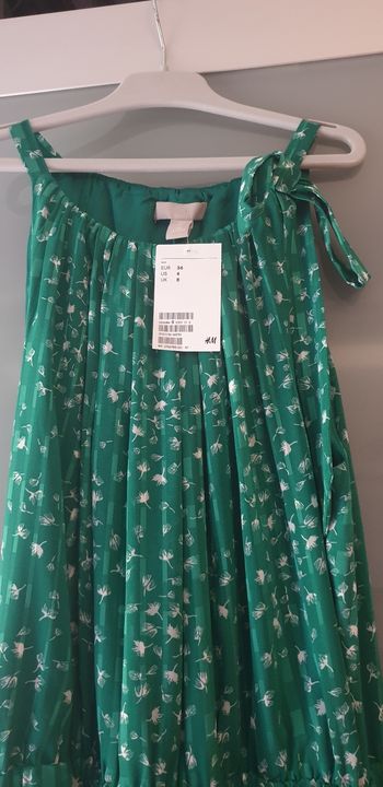 Robe t 36 verte longue neuve