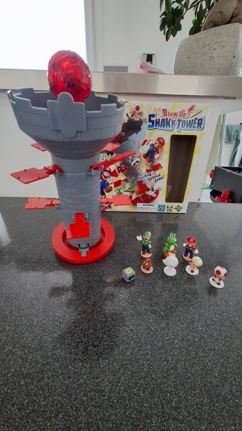 Shaky tower tour équilibre Super Mario