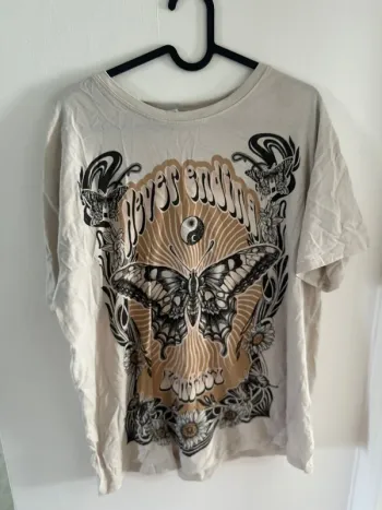 T-shirt beige