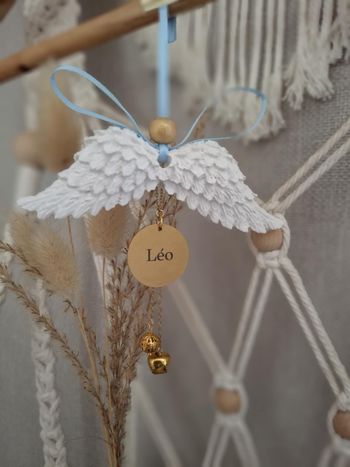 Ailes d’Ange avec Médaille Personnalisée – Décoration d’Hommage et Souvenir d'un être cher