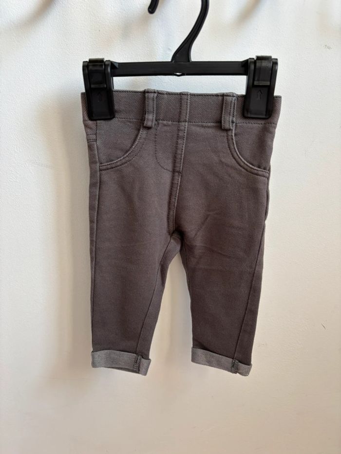Jegging gris Kiabi 6 mois - photo numéro 2