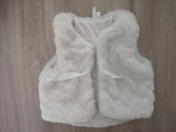Gilet sans manche fausse fourrure