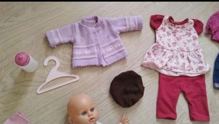 Poupon avec tenues et accessoires - photo numéro 7