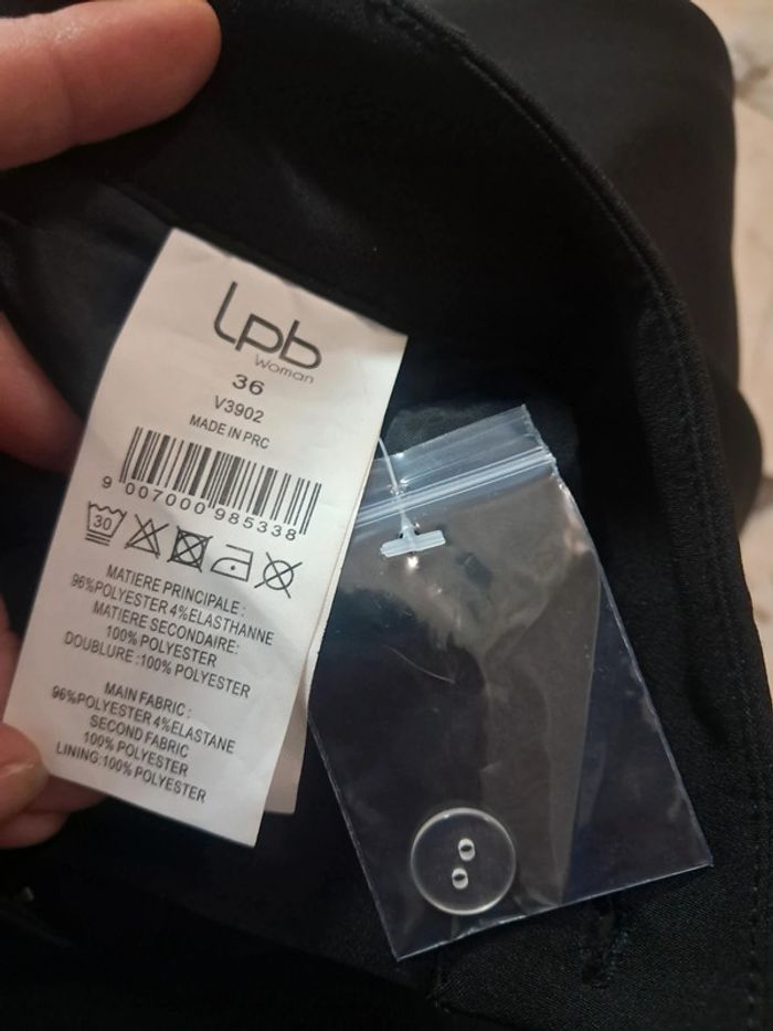 Les petites bombes pantalon ajusté T.36 neuf - photo numéro 11