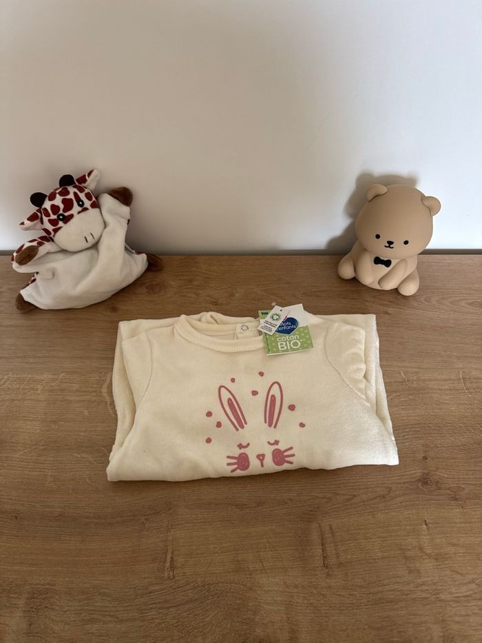 Pyjama 9 mois - neuf avec étiquette