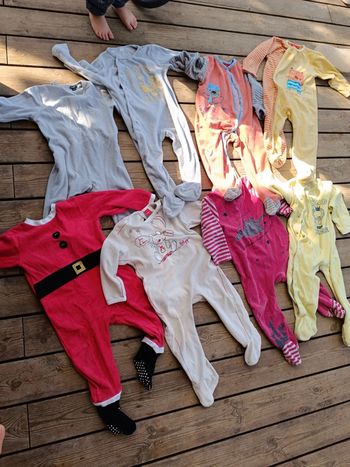 Lot 8 pyjamas 23 mois