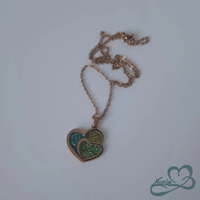 Cœurs verts scintillants