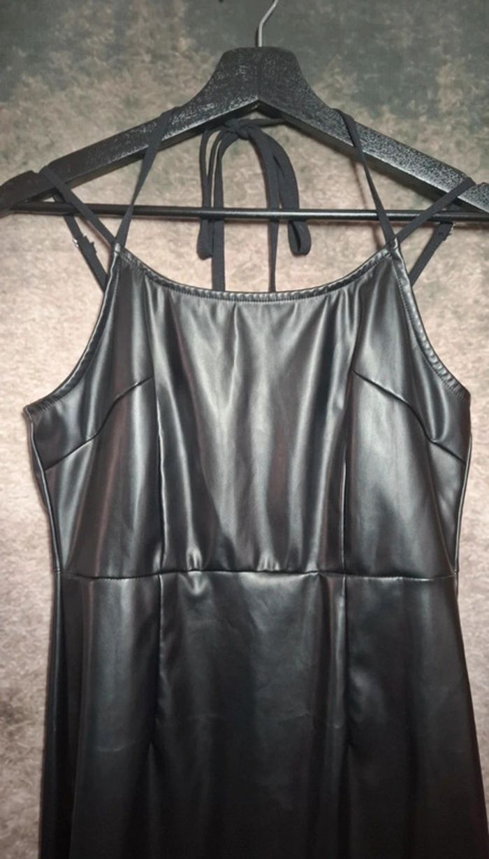 Robe noire séduisante - photo numéro 3