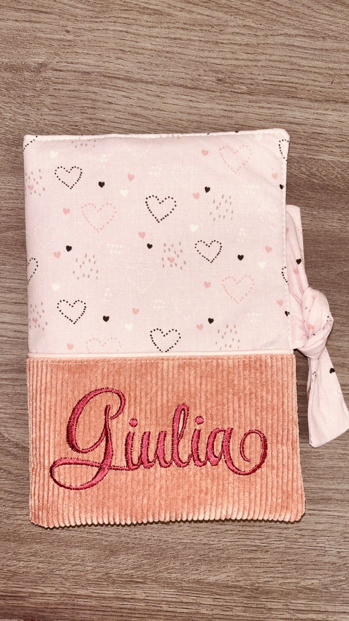 Protège carnet de santé personnalisé 🧵 Brodé prénom – Cadeau naissance unique - photo numéro 3