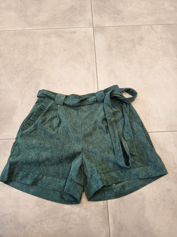 Short velours vert Emma et ella neuf taille 40 - photo numéro 3