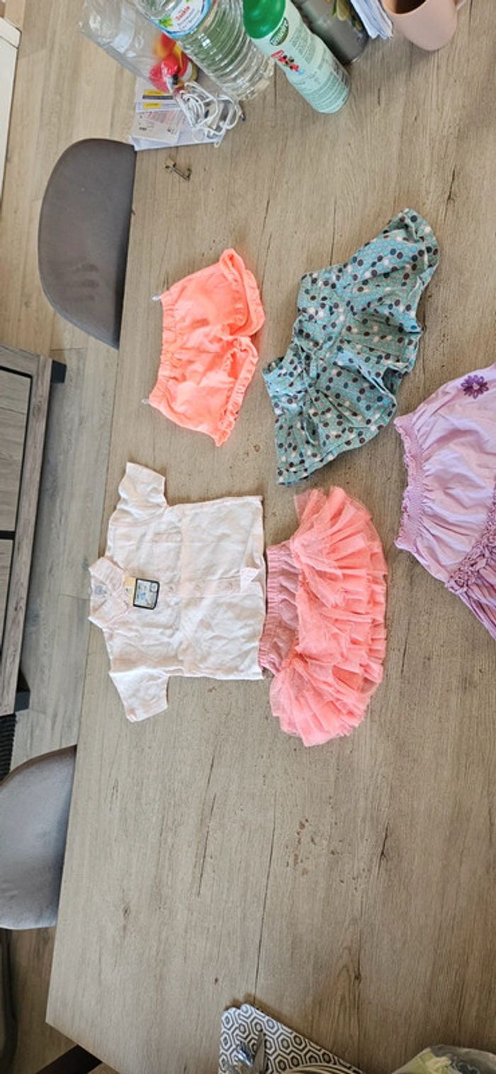 Lot de 38 vêtements fille printemps/été en 12 mois, très bon etat - photo numéro 8
