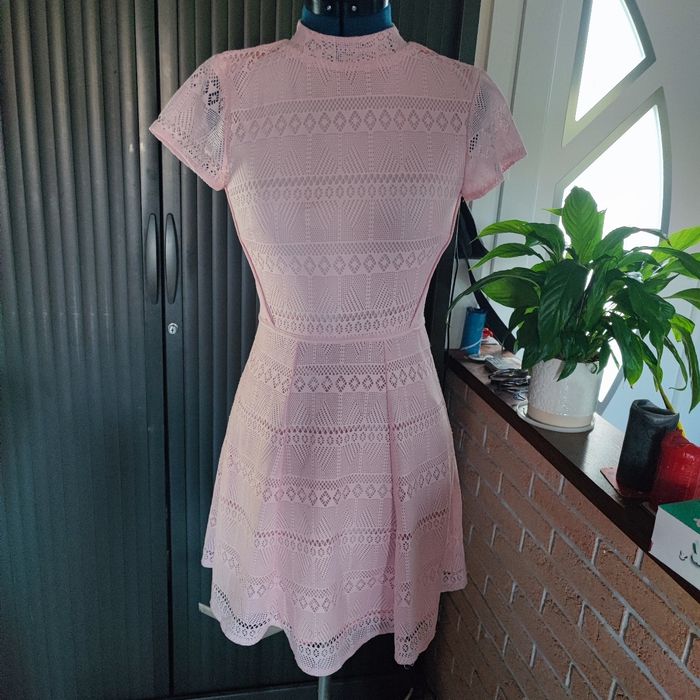 Robe rose effet brodé avec doublure XS 34 14 ans FB sister