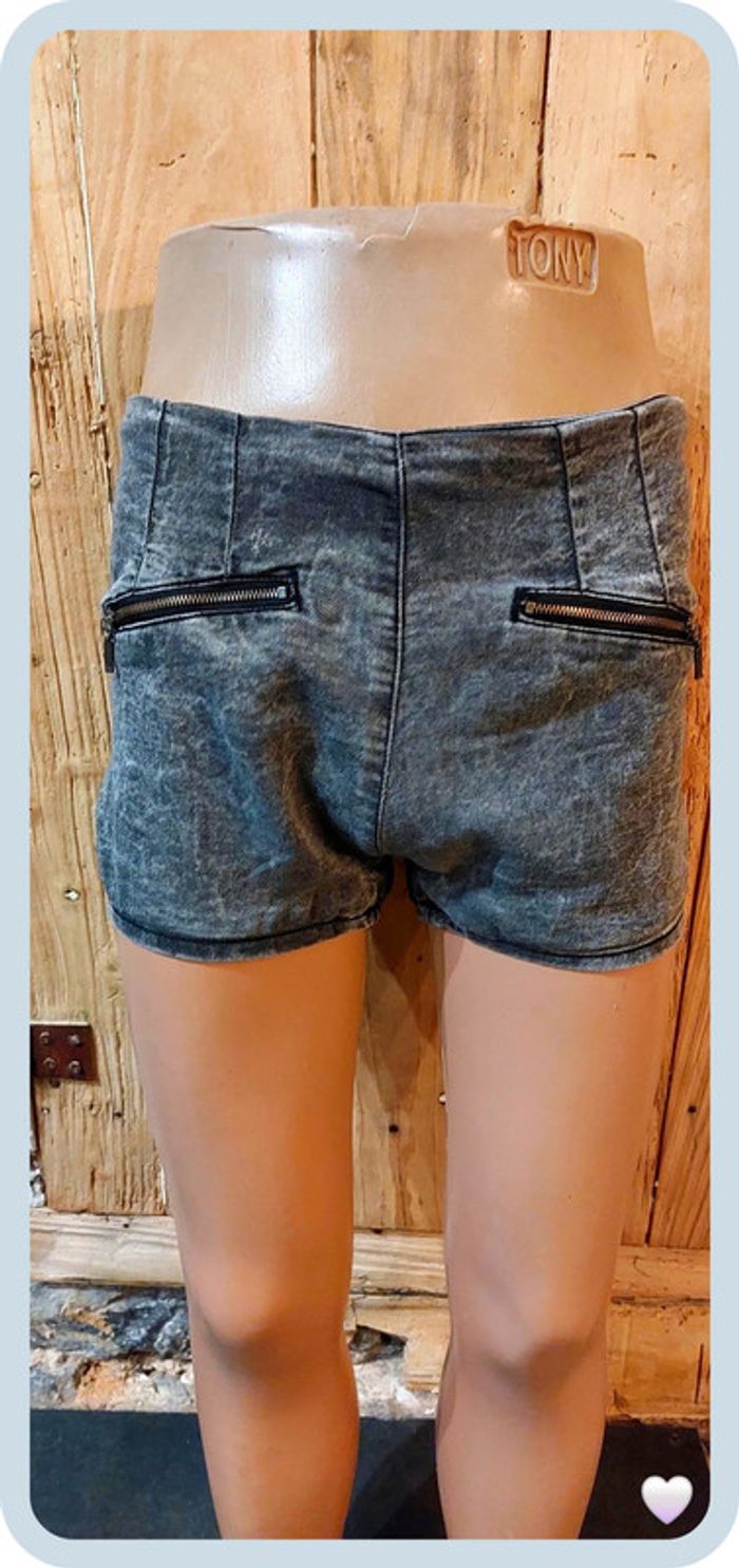 short zn jeans gris noir taille m Bershka
