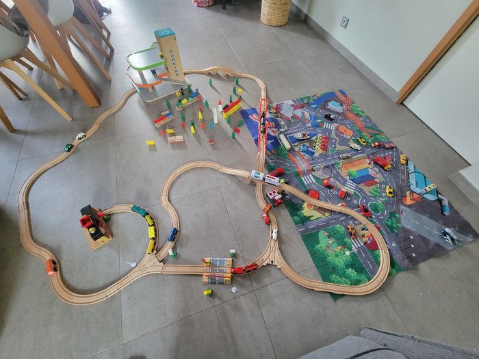 Circuit train et garage bois