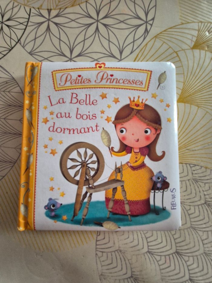 Livre " La belle au bois dormant"
