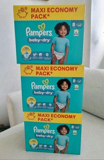204 Couches Pampers taille 8  baby dry  +17kg lot de 3 cartons 