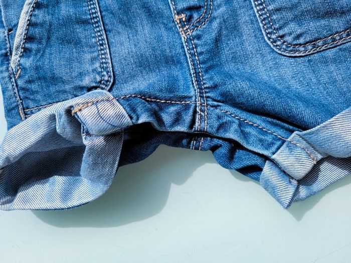 Très jolie salopette short jeans Obaïbi, 6 mois (26) - photo numéro 4